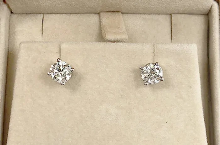 Albert Hern Earrings 042 cts Natural Round Diamonds VS2SI1 18kt Gold Studs Earrings